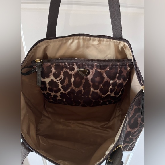 Large Coach Getaway with snap cosmetics bag - Picture 4 of 6